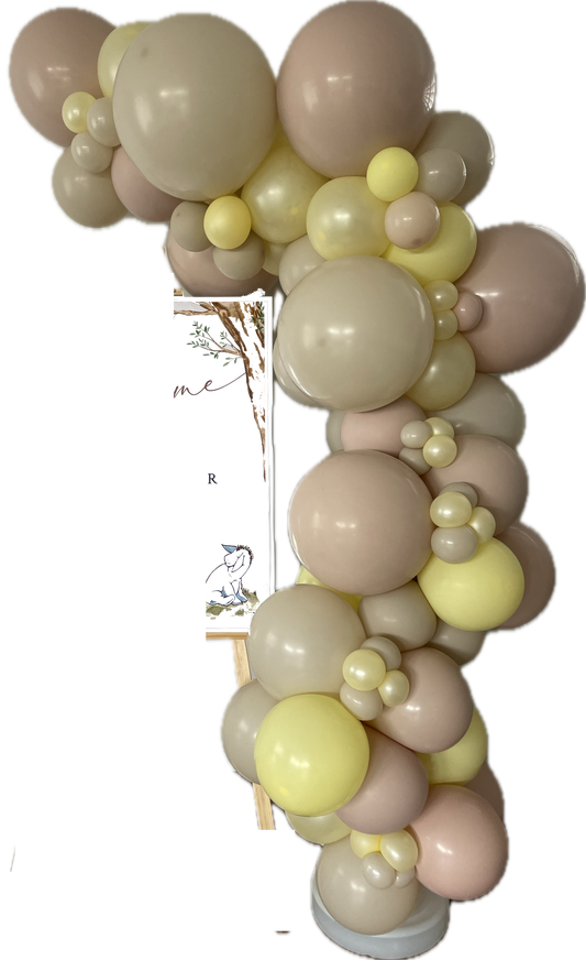 Ready To Hang - 100 ACRE WOODS  - Balloon Garland