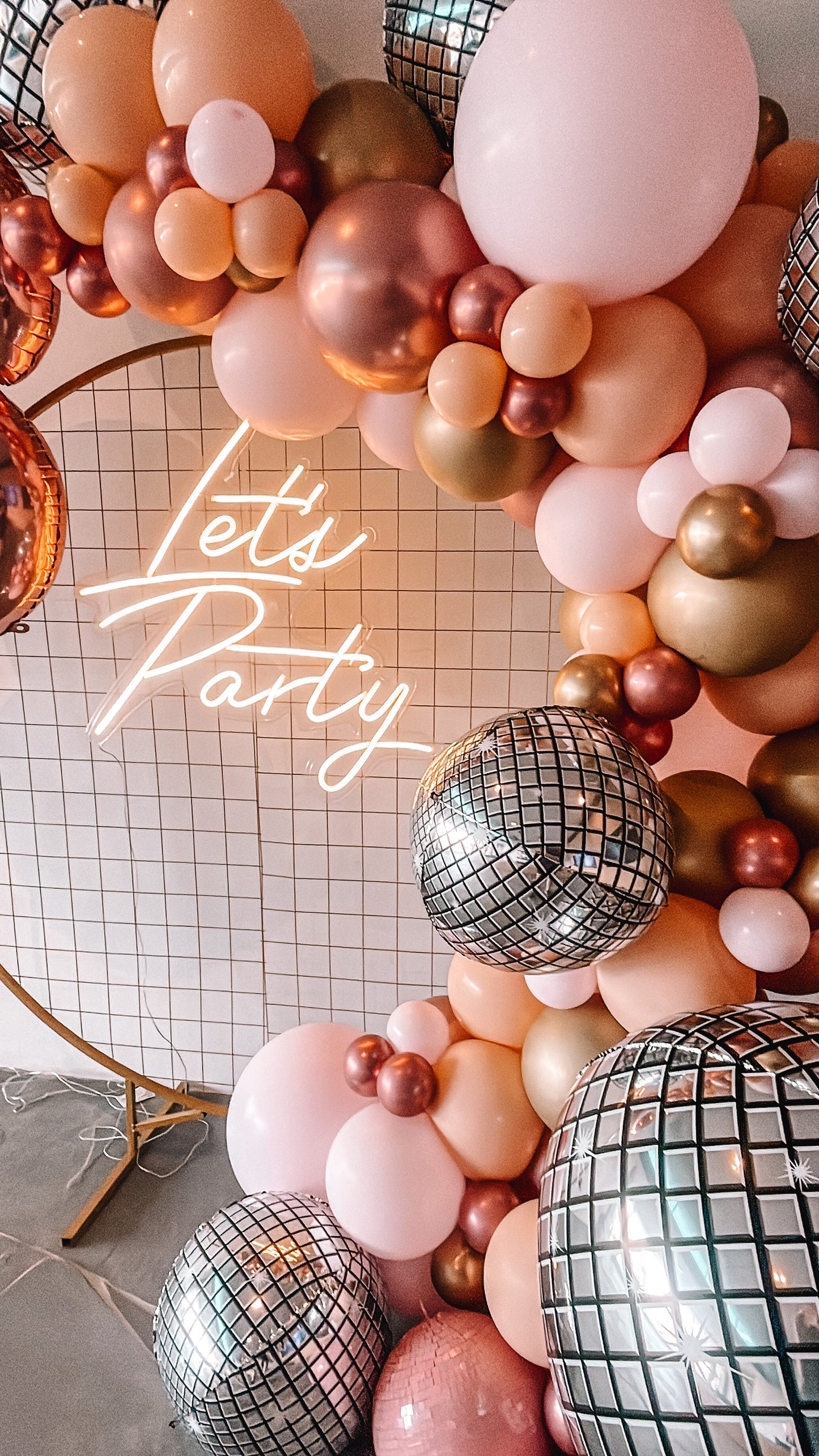 1.5m Mesh Gold Hoop backdrop ONLY