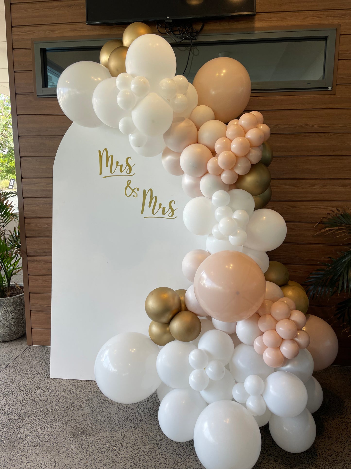 White 2m x 1.2m wooden Arch Backdrop