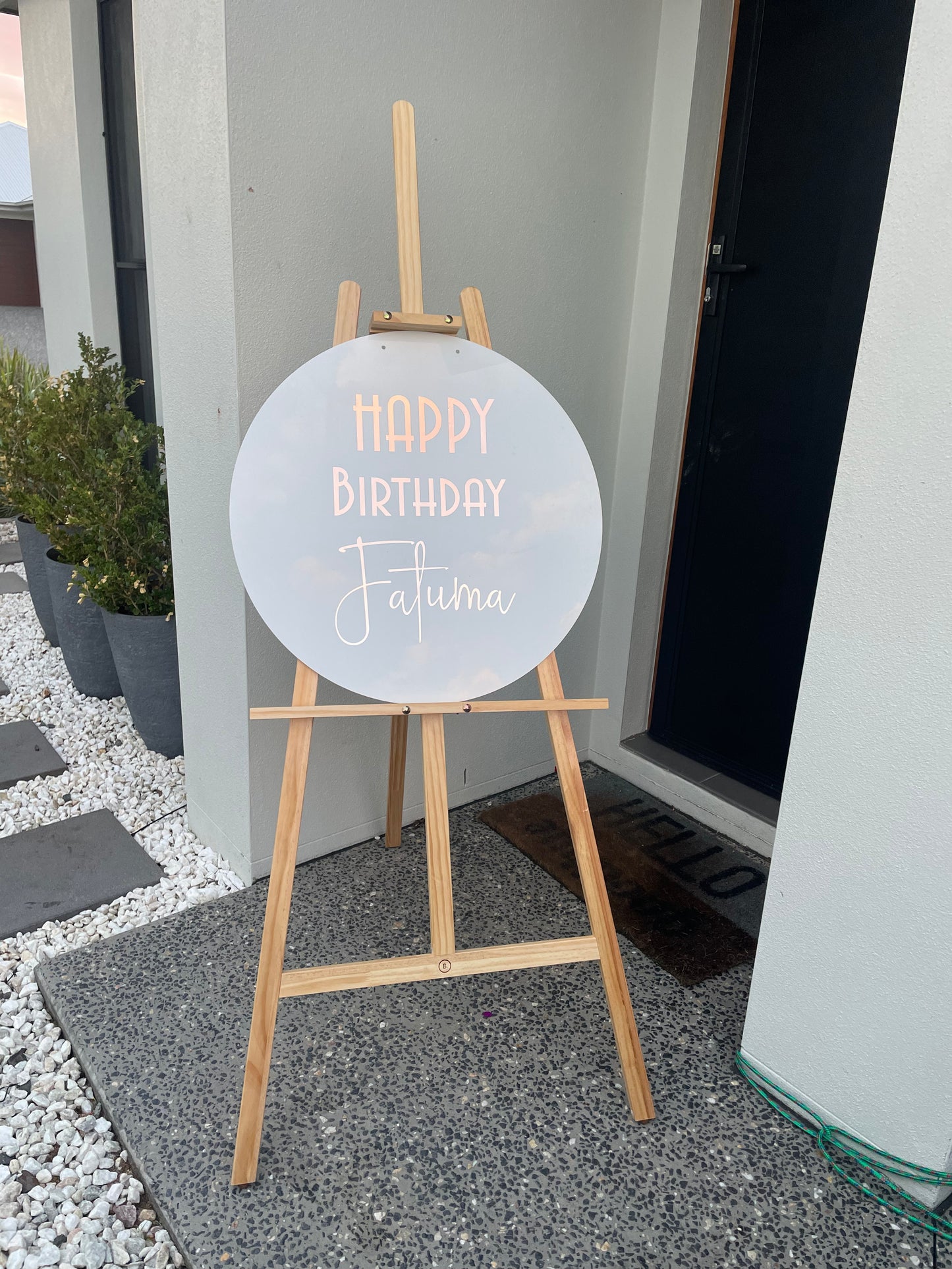 Package Wooden Easel and White Sign